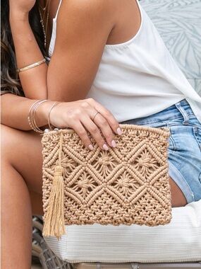 MACRAME TASSEL CLUTCH khaki